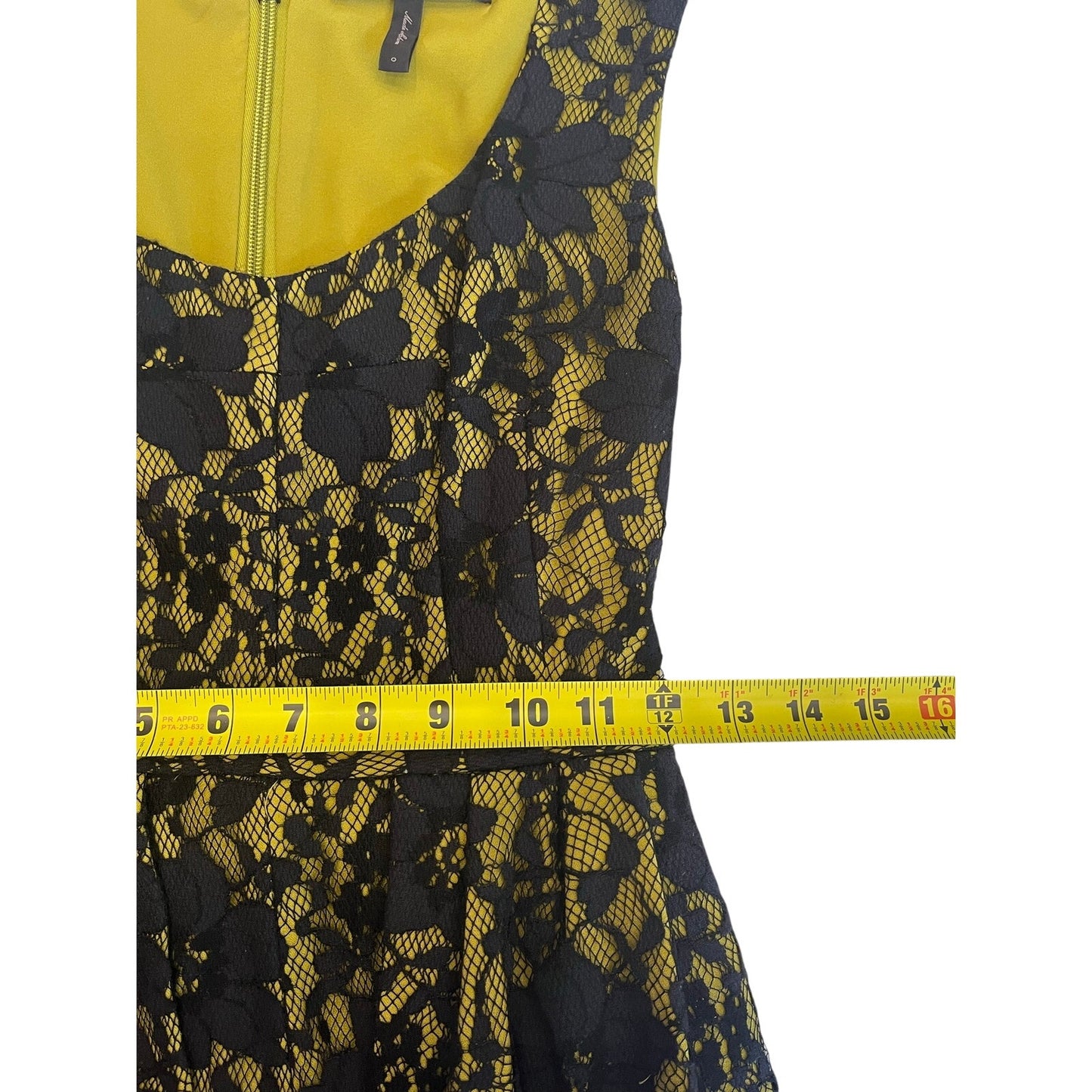 BCBGMAXAZRIA Etna Peridot Black Lace Peplum Sheath Dress Size 0 Cocktail