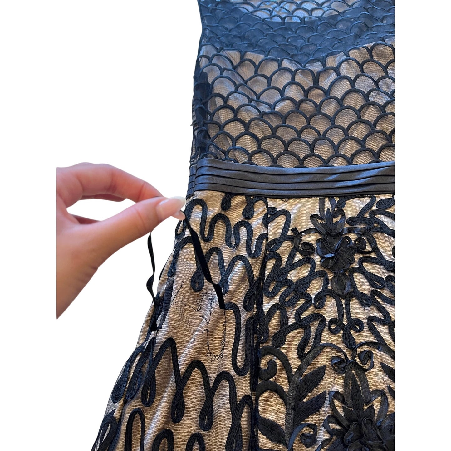 Sue Wong Black Nude Embroidered Beaded Cocktail Dress Fit & Flare Size 8 Floral