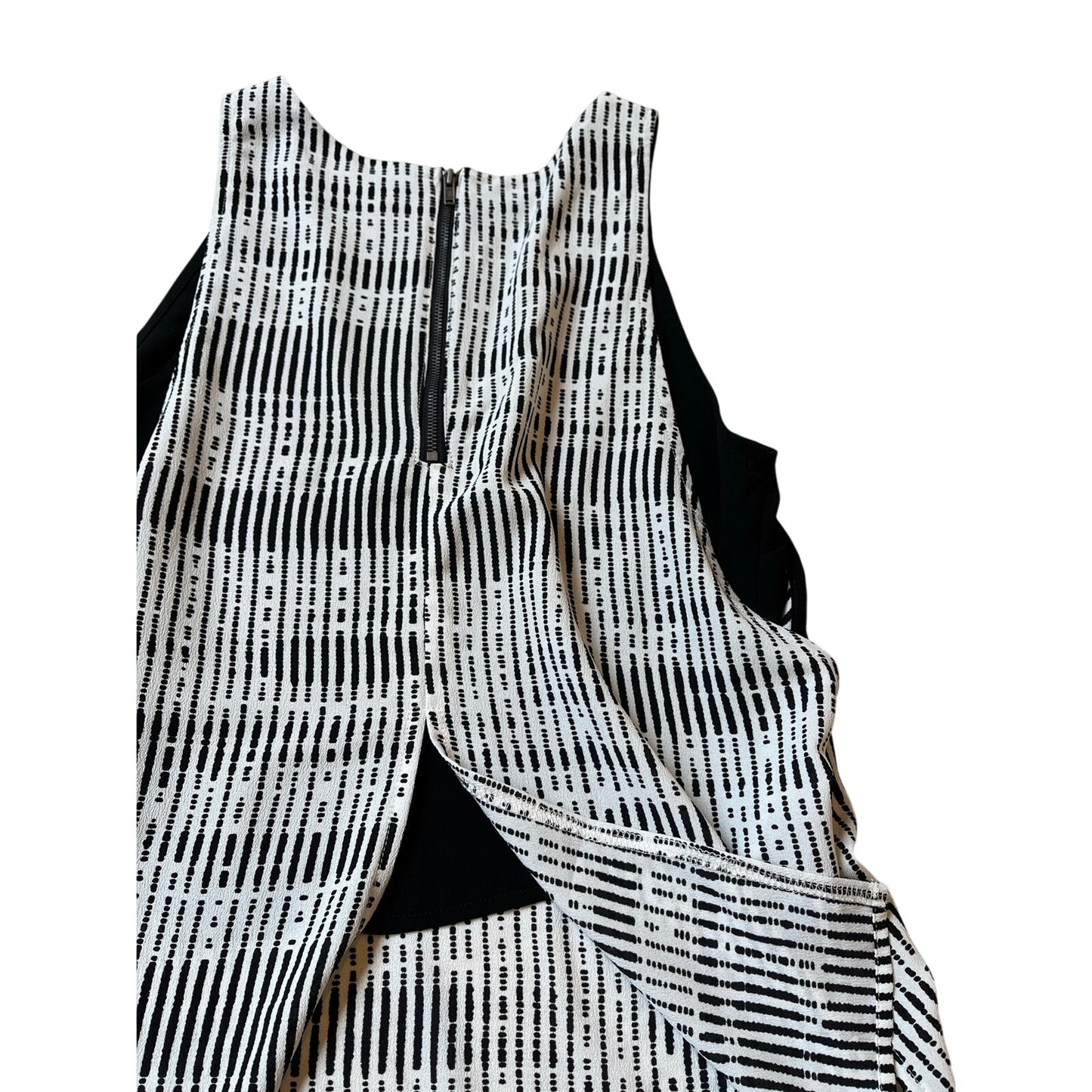 ASTR The Label Black White Geometric Print Open Back Shift Blouse Size Small